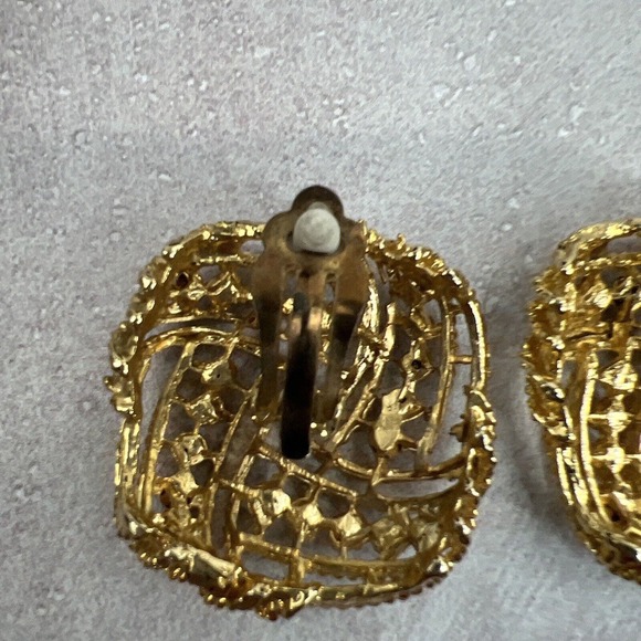 Clip On Earring Vintage Gold Tone Woven Rhinestone Unbranded - Picture 5 of 10